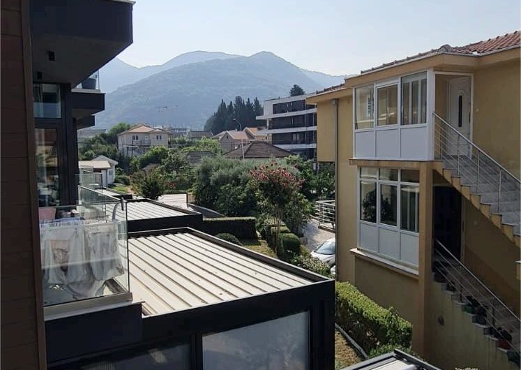 One-bedroom apartment in Donja Lastva – garage included