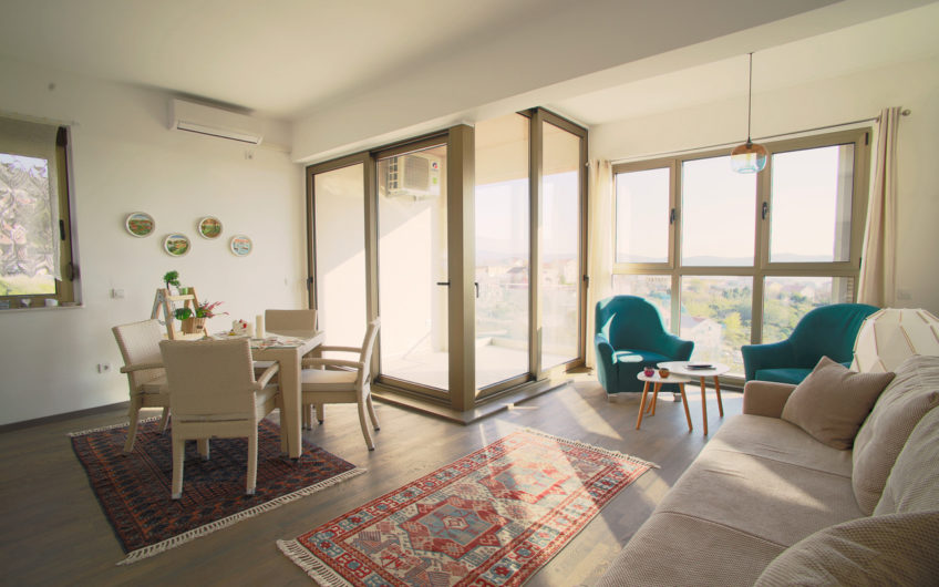 Two-bedroom apartment in a building with a pool – Tivat, Mažina – 73 m2