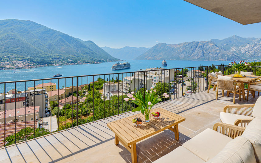 Three-bedroom apartment for sale in Dobrota