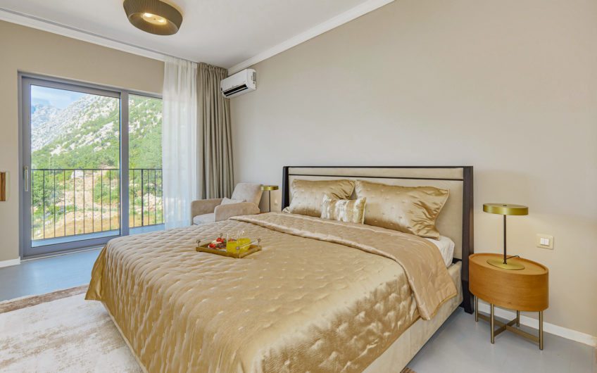 Three-bedroom apartment for sale in Dobrota