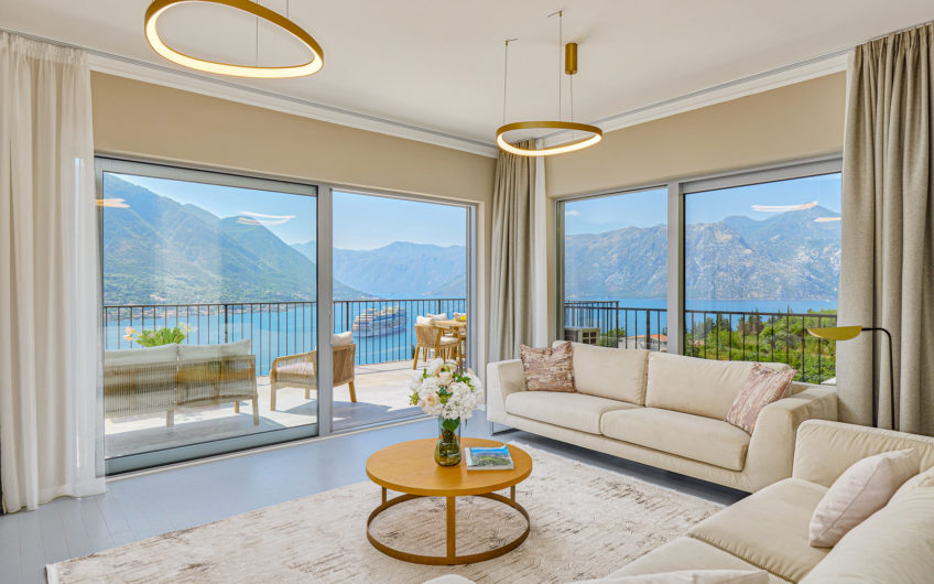 Three-bedroom apartment for sale in Dobrota