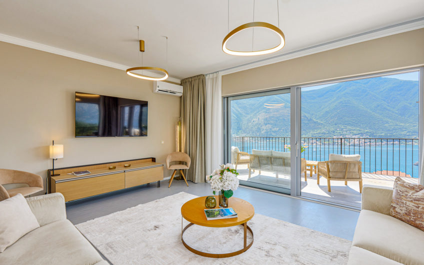 Three-bedroom apartment for sale in Dobrota
