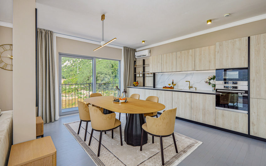 Three-bedroom apartment for sale in Dobrota