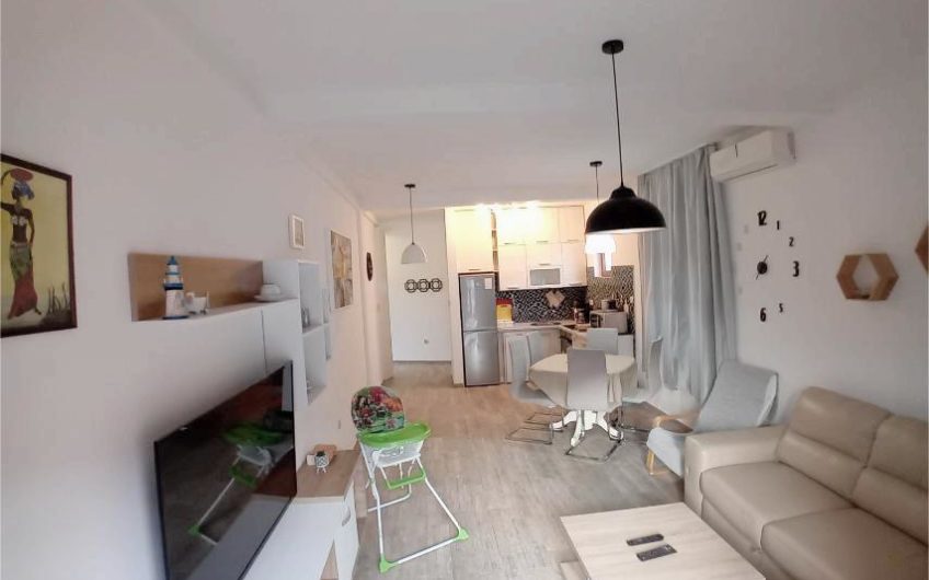 2-bedroom apartment in Dobrota – 25 meters from the sea