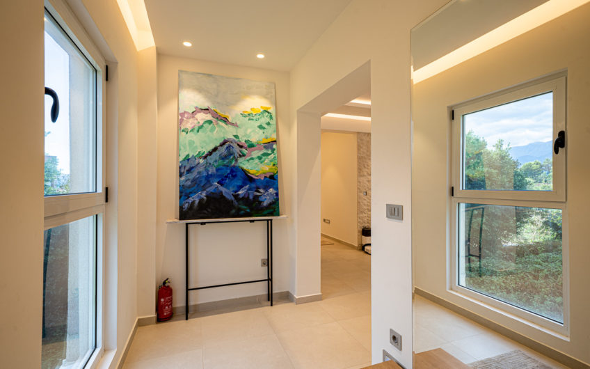 Designer 2-bedroom apartment in Tivat – close to the center