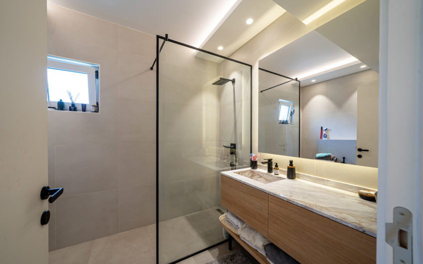Designer 2-bedroom apartment in Tivat – close to the center