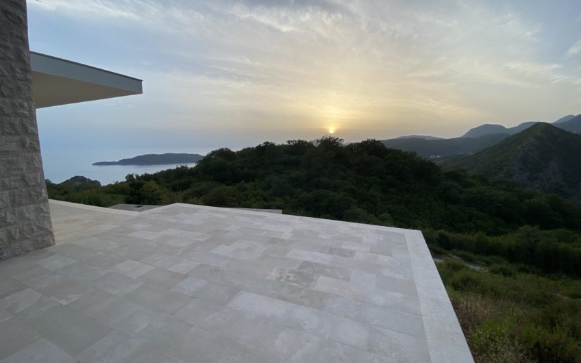 New 3-storey house with sea views in Becici