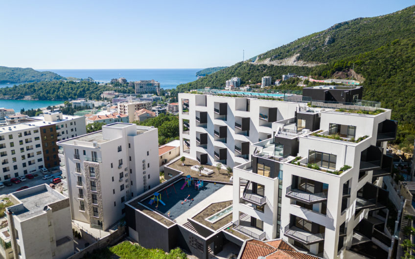 Spacious apartment in Becici – Financing up to 80% – with developer guarantee