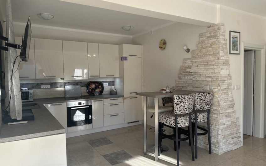 Dobrota – 2-bedroom apartment with garage