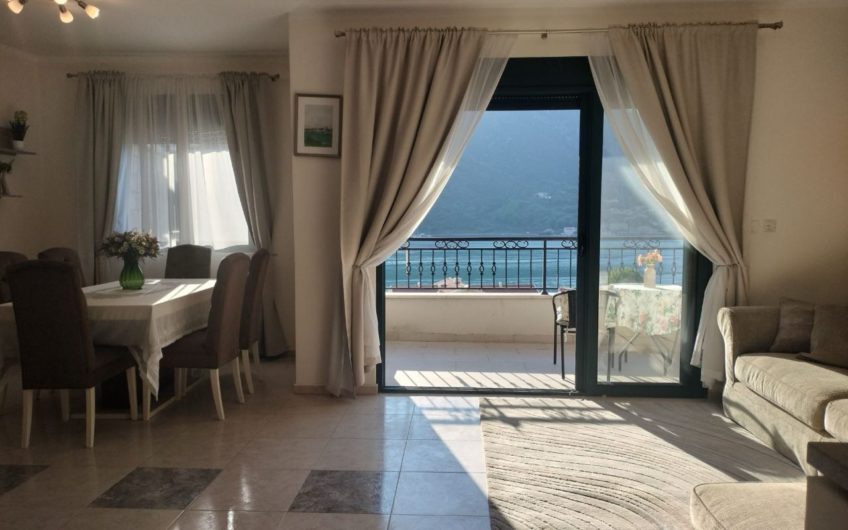 Dobrota – 2-bedroom apartment with garage