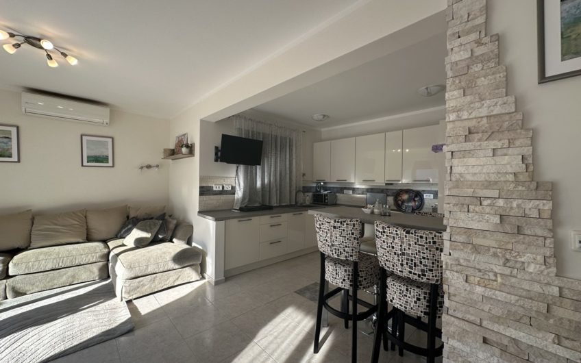 Dobrota – 2-bedroom apartment with garage