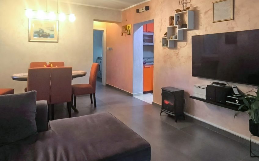 Two-bedroom apartment on the seafront in Dobrota
