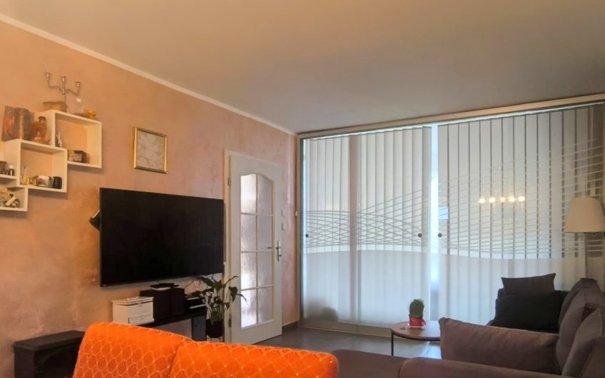 Two-bedroom apartment on the seafront in Dobrota