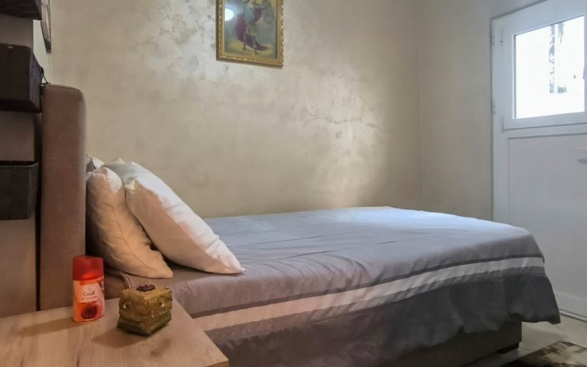 Two-bedroom apartment on the seafront in Dobrota