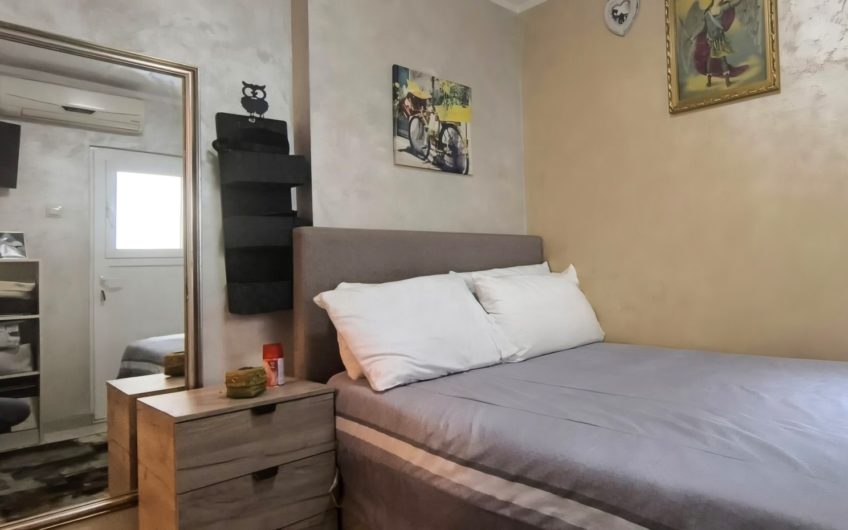 Two-bedroom apartment on the seafront in Dobrota