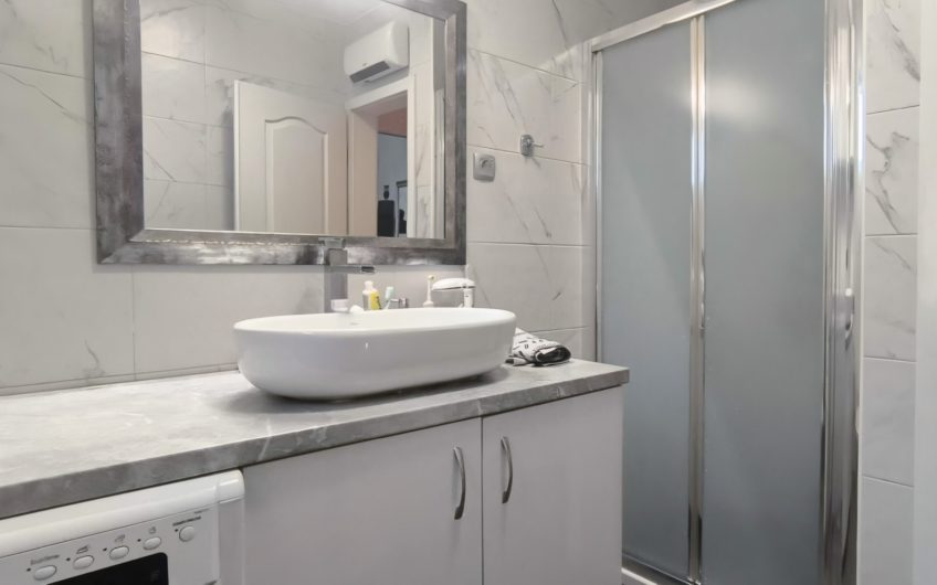 Two-bedroom apartment on the seafront in Dobrota