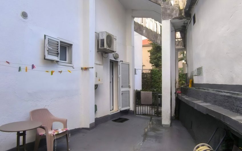 Two-bedroom apartment on the seafront in Dobrota