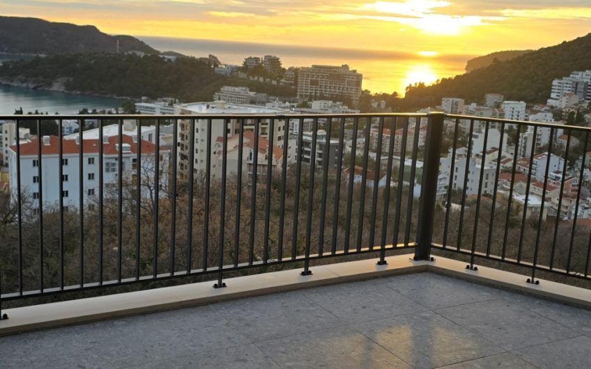 Spacious apartment in Becici – Financing up to 80% – with developer guarantee