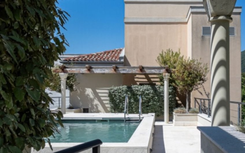 New 3-bedroom penthouse with a rooftop pool – Porto Montenegro