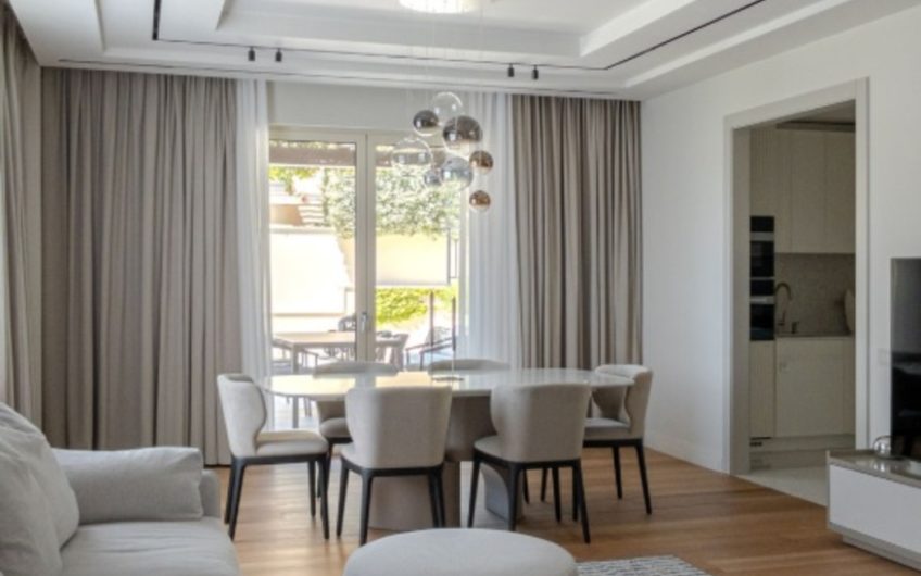New 3-bedroom penthouse with a rooftop pool – Porto Montenegro