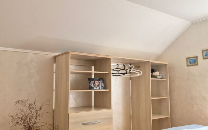 Seaside house in Lustica – right on the beach