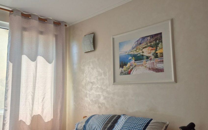 Seaside house in Lustica – right on the beach