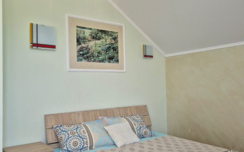 Seaside house in Lustica – right on the beach