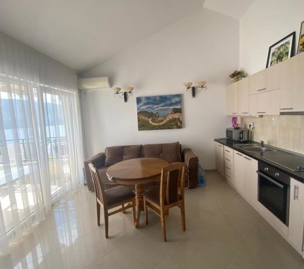 Two-bedroom apartment in Bijela – urgent sale – 158,000