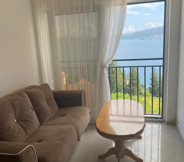 Two-bedroom apartment in Bijela – urgent sale – 158,000