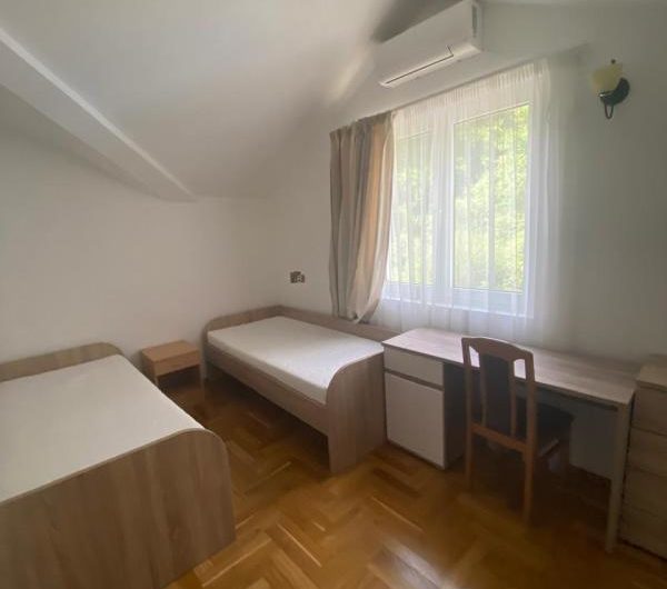 Two-bedroom apartment in Bijela – urgent sale – 158,000