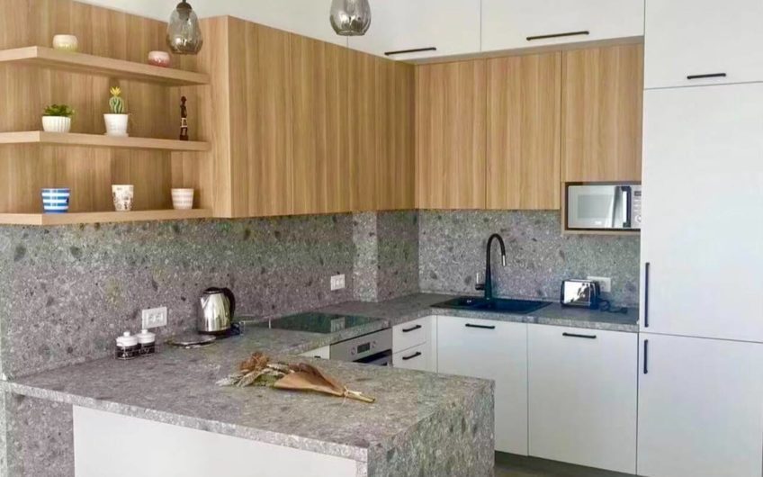 Spacious two-bedroom apartment with sea views and swimming pool