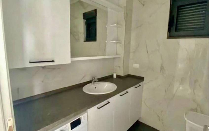 Spacious two-bedroom apartment with sea views and swimming pool