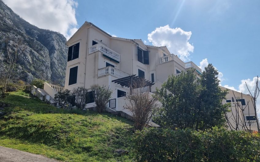 Dobrota – Two-bedroom apartment with sea view in a complex with a swimming pool