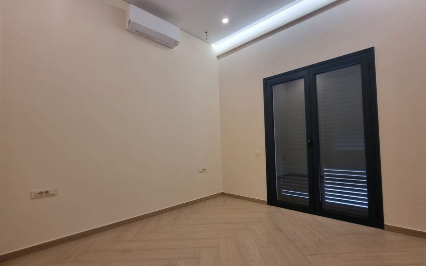 Dobrota – Two-bedroom apartment with sea view in a complex with a swimming pool