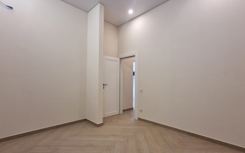 Dobrota – Two-bedroom apartment with sea view in a complex with a swimming pool