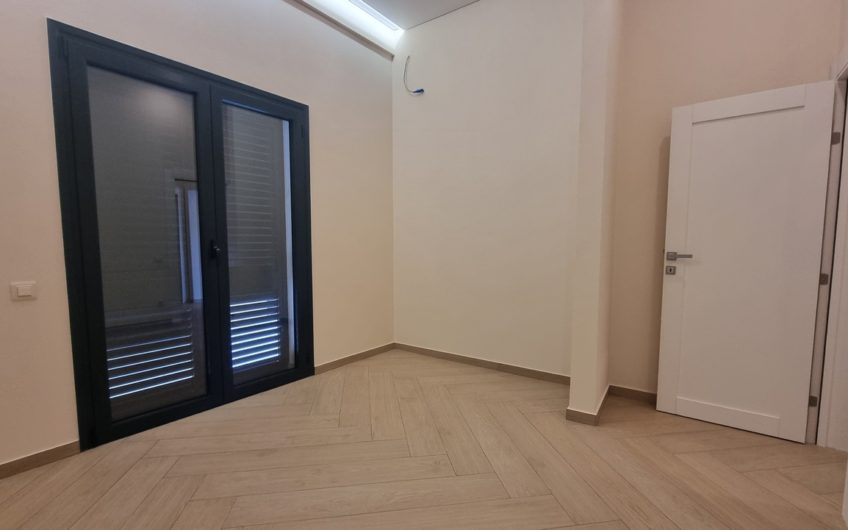 Dobrota – Two-bedroom apartment with sea view in a complex with a swimming pool