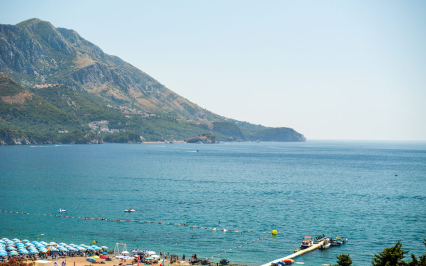 2-Bedroom Apartment on the Waterfront in Becici – Medical centar