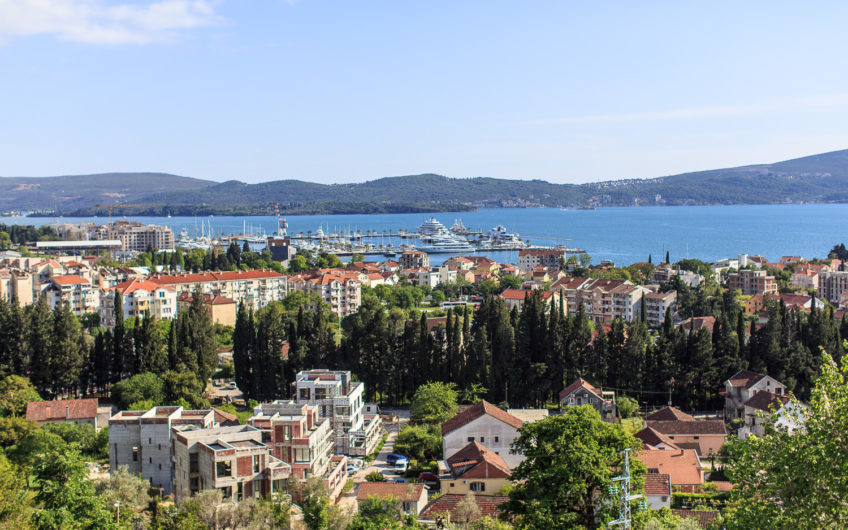 Villa with panoramic views within walking distance of the sea