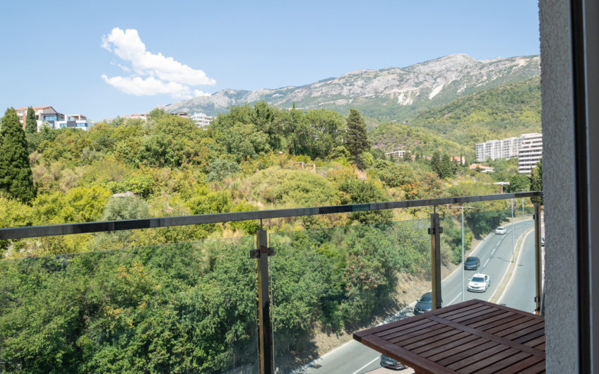 2-Bedroom Apartment on the Waterfront in Becici – Medical centar