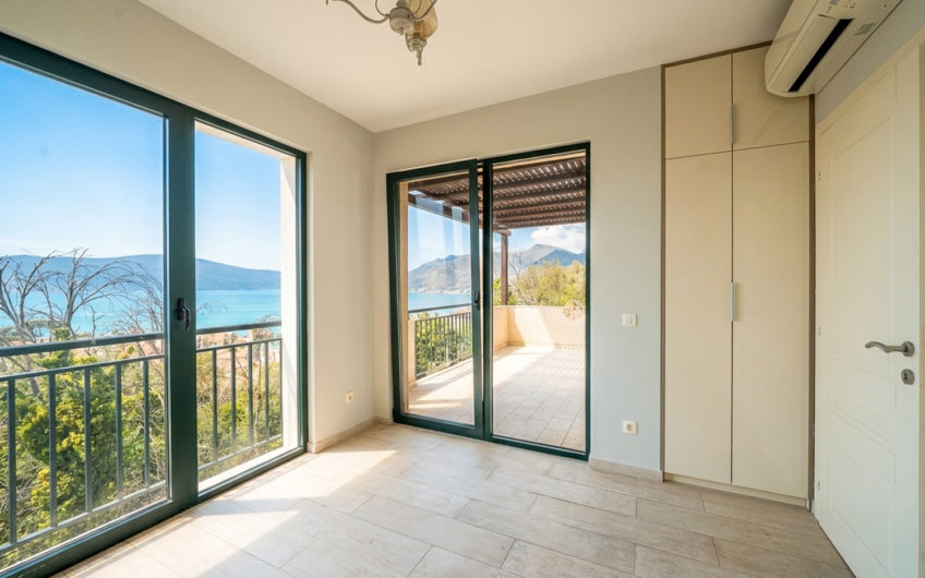 Villa with panoramic views within walking distance of the sea