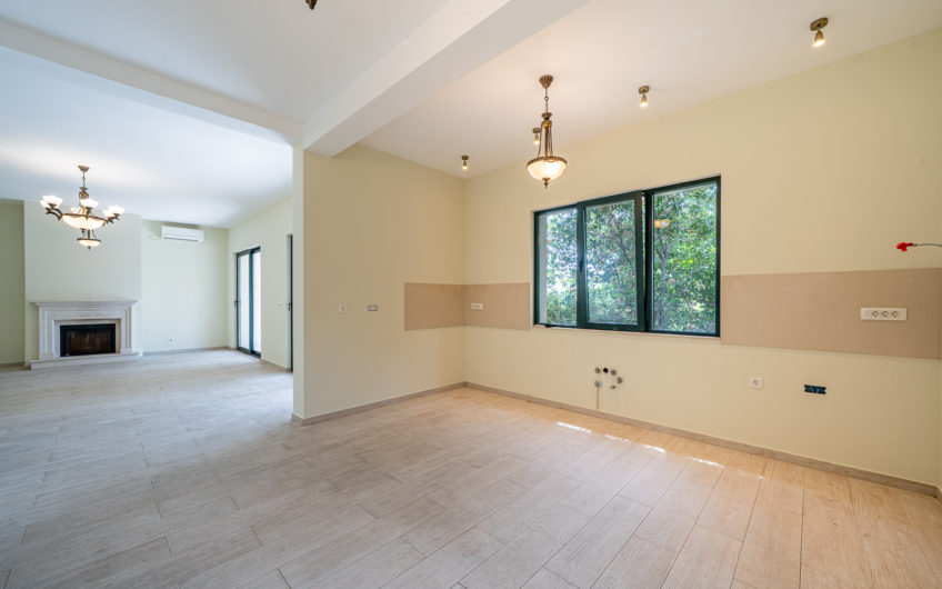 Villa with panoramic views within walking distance of the sea