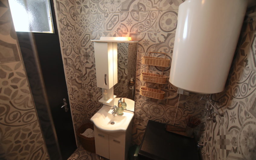 Tree-room waterfront apartment in the center of Risan