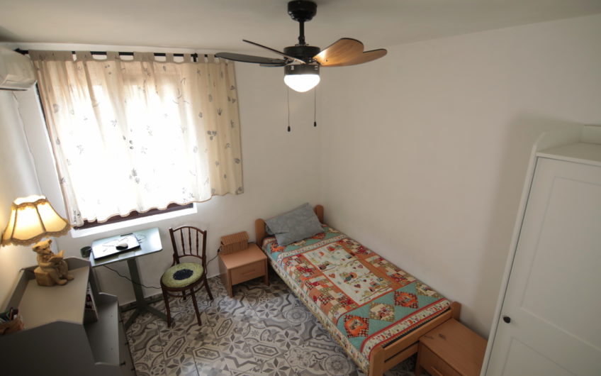 Tree-room waterfront apartment in the center of Risan