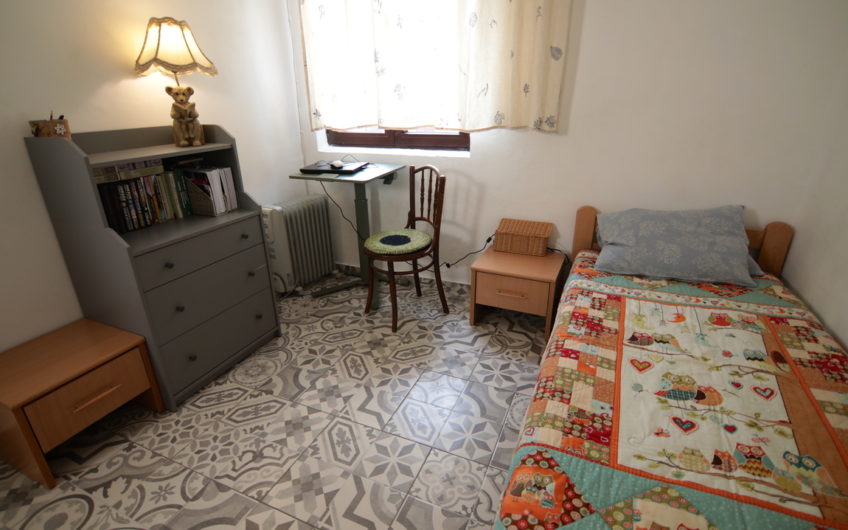 Tree-room waterfront apartment in the center of Risan