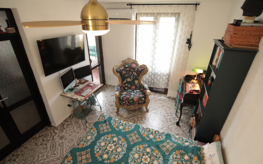 Tree-room waterfront apartment in the center of Risan