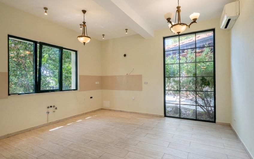 Villa with panoramic views within walking distance of the sea