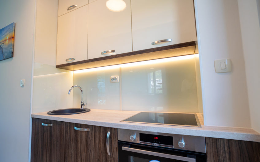 2-Bedroom Apartment on the Waterfront in Becici – Medical centar