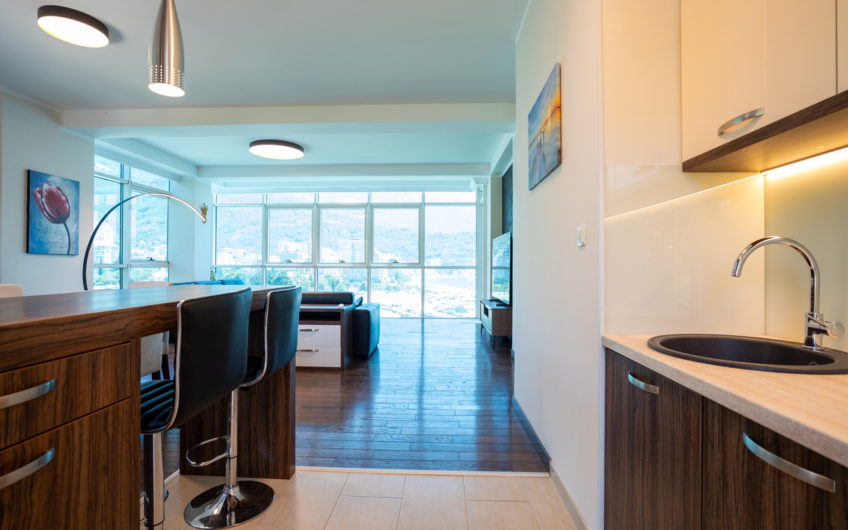 2-Bedroom Apartment on the Waterfront in Becici – Medical centar