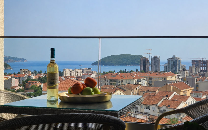 Large 3-Bedroom Apartment with Direct Sea View in Budva