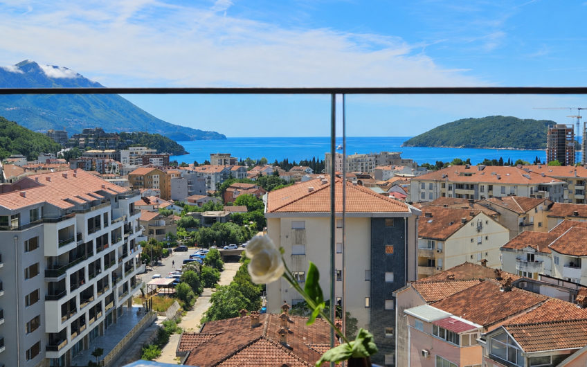 Large 3-Bedroom Apartment with Direct Sea View in Budva